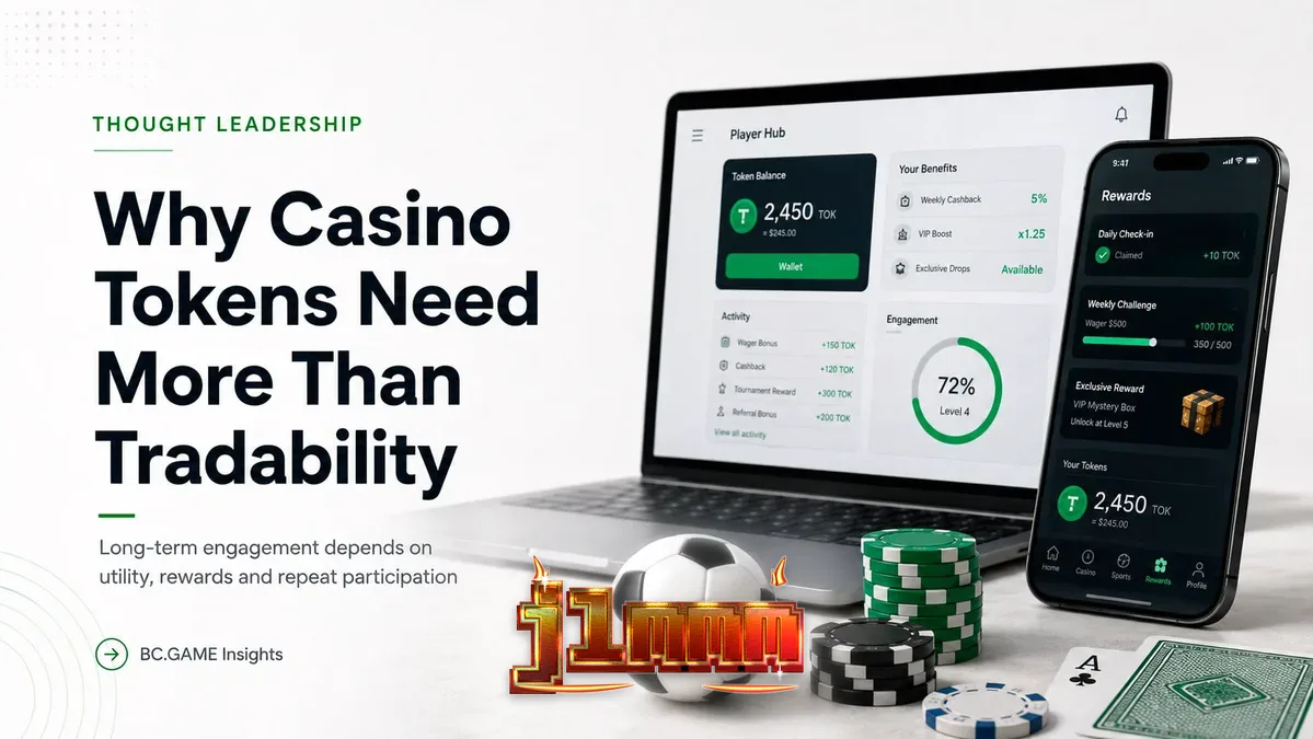 Isang tao na naglalaro ng mobile slots sa kanyang smartphone habang nakarelaks.